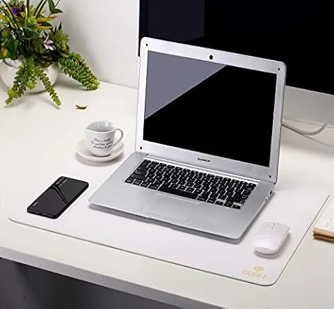 GUBEE PU Cuero Almohadilla de Escritorio de Oficina Multifuncional,Impermeable Antideslizante Anti-Sucio Alfombrilla de ratón para Oficina, hogar y Viajes (Blanco/Plata)